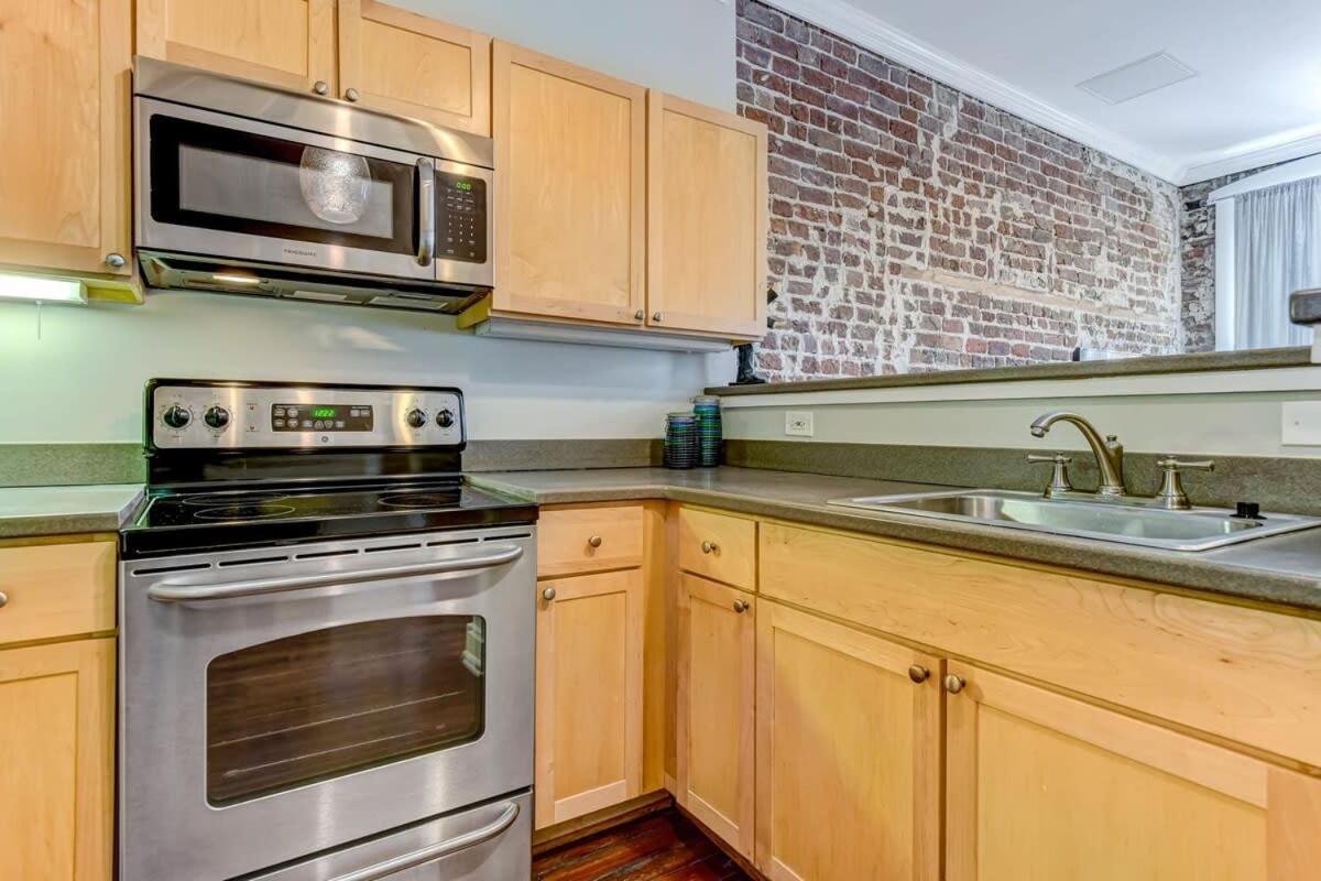 E Bay St Loft By City Market And River Street Savannah Eksteriør bilde