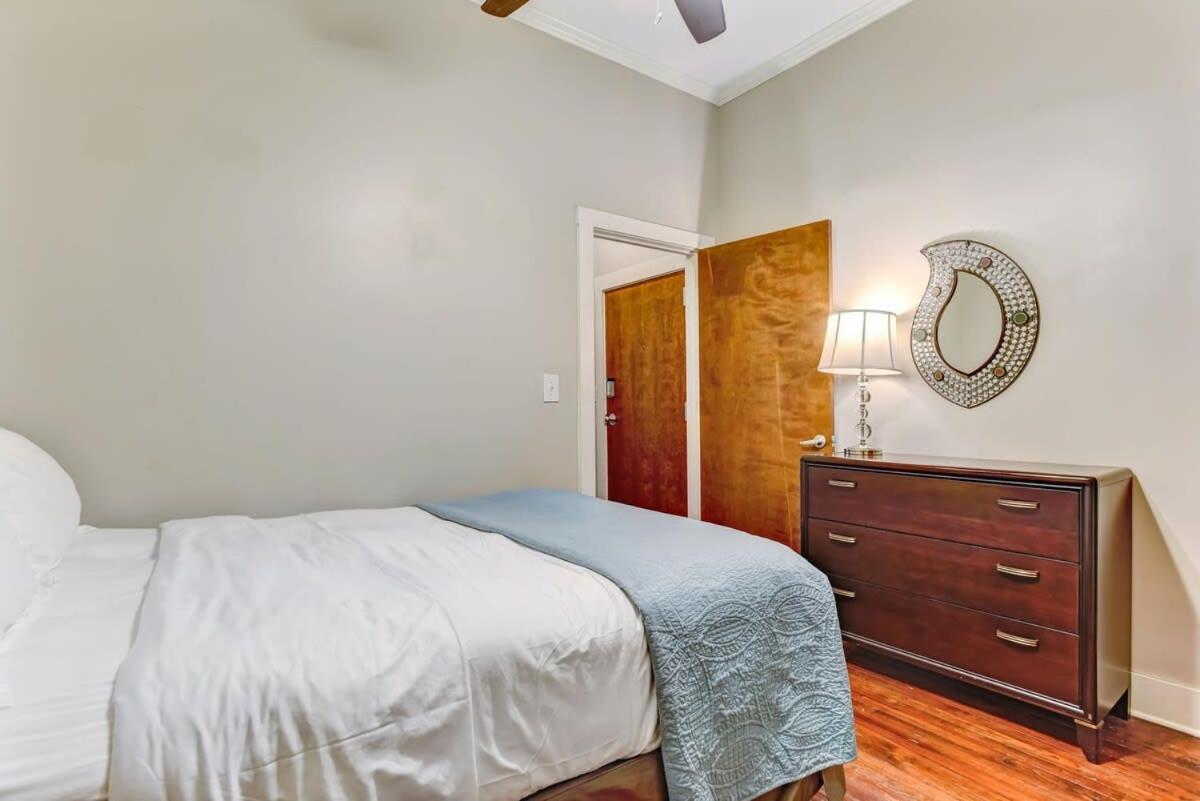 E Bay St Loft By City Market And River Street Savannah Eksteriør bilde